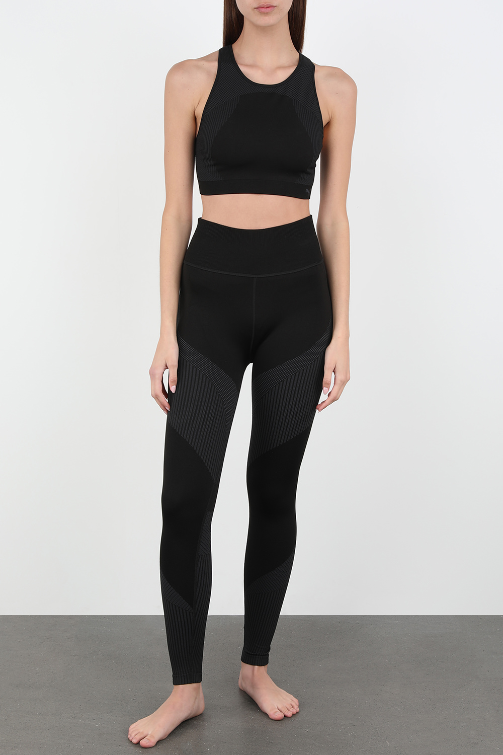 מכנסי טייץ 7/8 עם דיטיילז ריב בצבע שחור